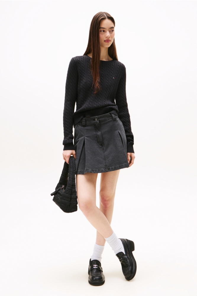 Tommy Jeans zwarte dames trui | Model