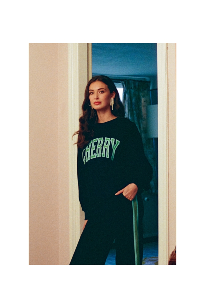 Fluresk zwarte dames sweater | Sfeerbeeld, In situatie