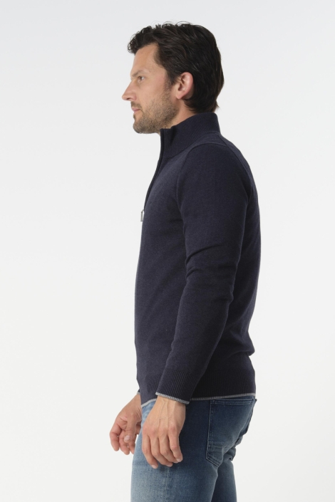 Campbell blauwe heren trui | Model zijaanzicht