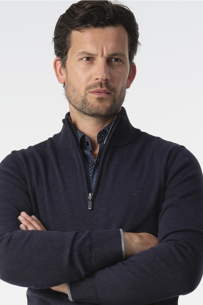 Campbell blauwe heren trui | Close up