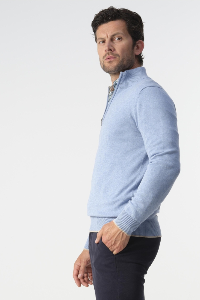 Campbell blauwe heren trui | Model zijaanzicht