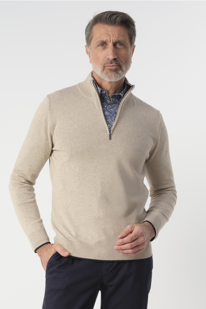 Campbell beige heren trui | Model vooraanzicht