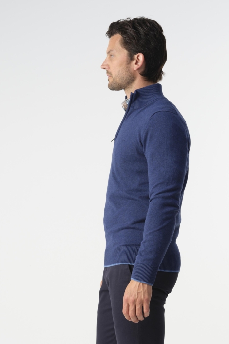 Campbell blauwe heren trui | Model zijaanzicht