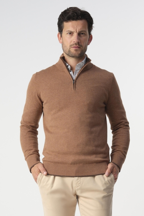 Campbell camel heren trui | Model vooraanzicht