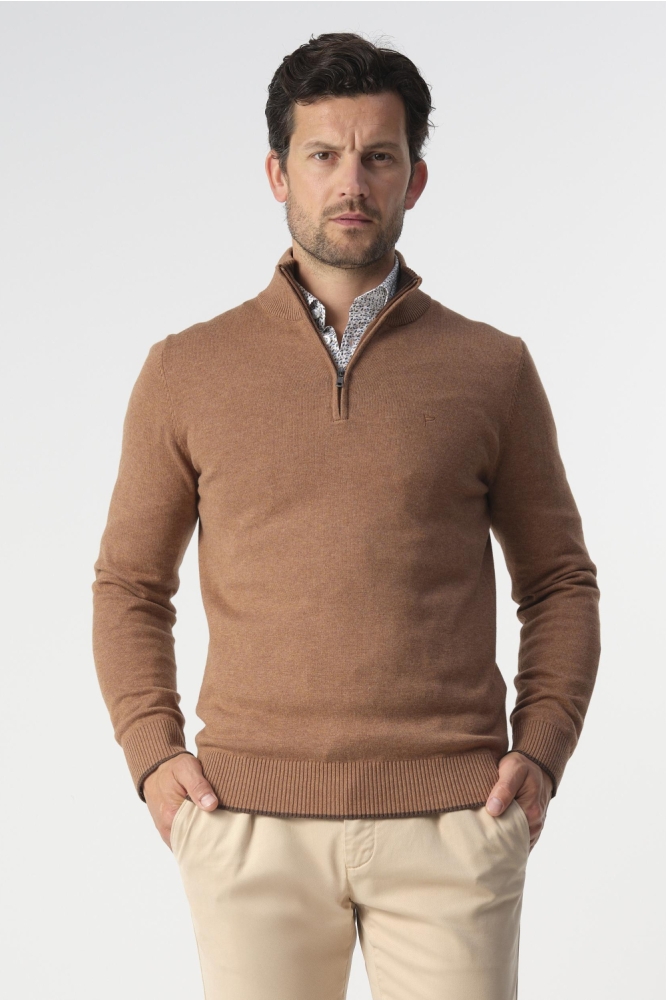 Campbell camel heren trui | Model vooraanzicht