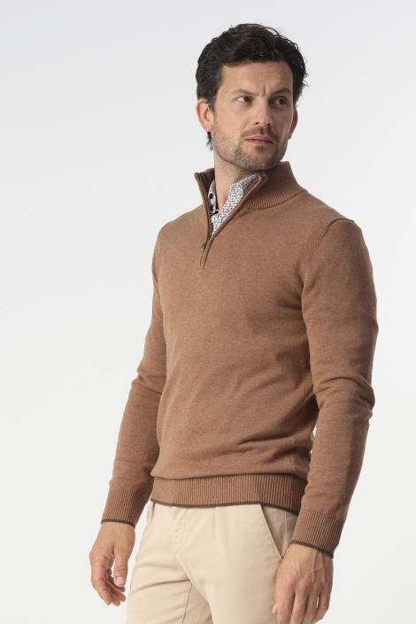 Campbell camel heren trui | Model vooraanzicht