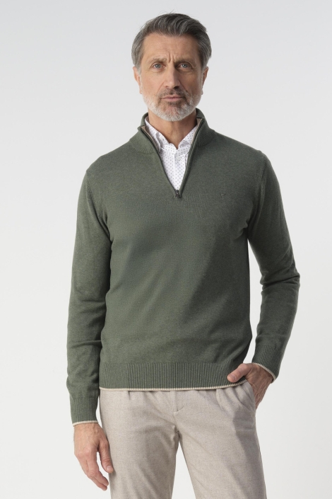 Campbell groene heren trui | Model vooraanzicht