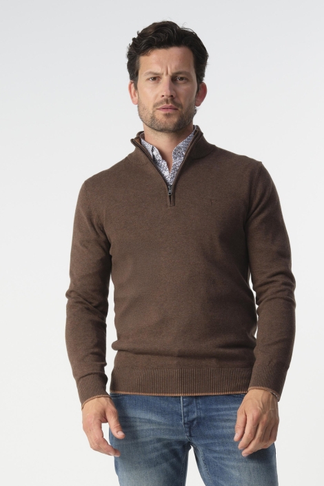 Campbell bruine heren trui | Model vooraanzicht