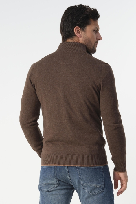 Campbell bruine heren trui | Model achteraanzicht