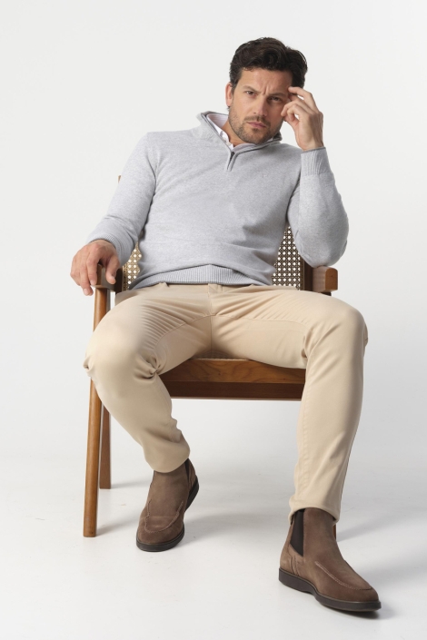 Campbell grijze heren trui | Model