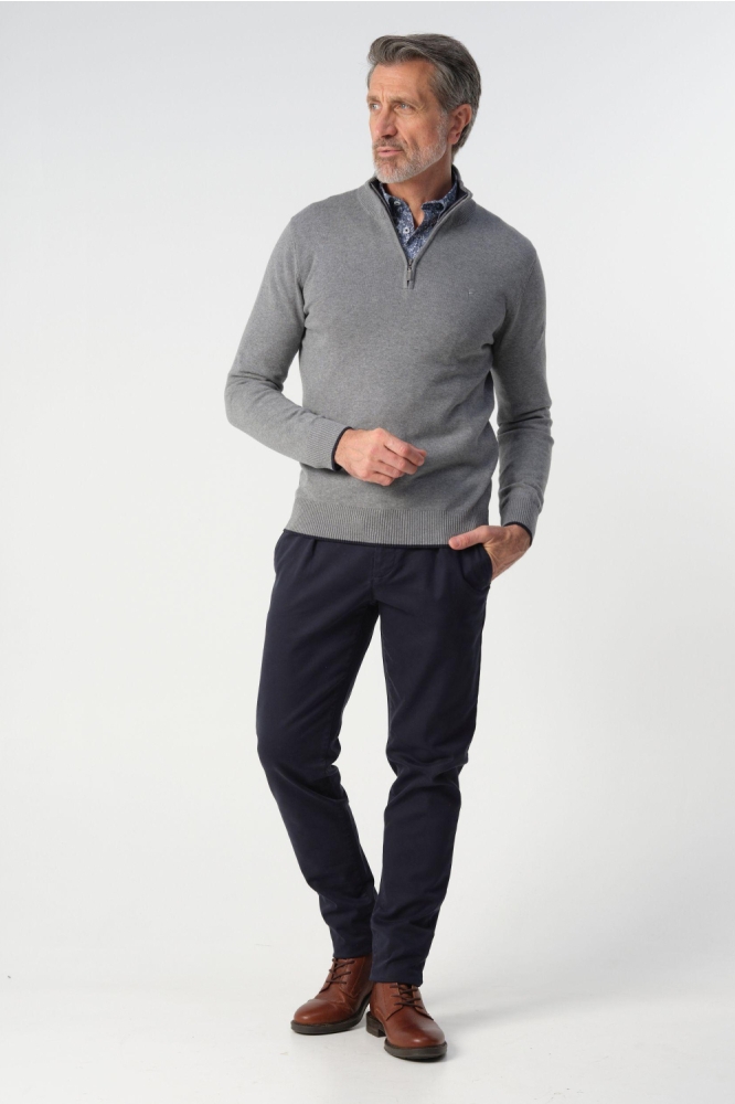 Campbell grijze heren trui | Model