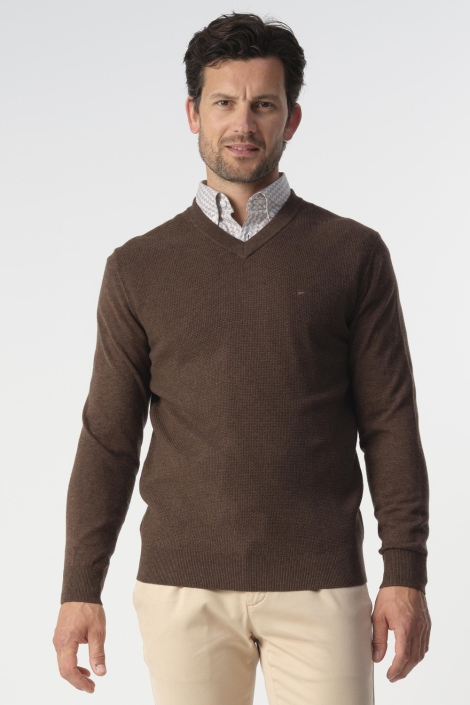 Campbell bruine heren trui | Model vooraanzicht