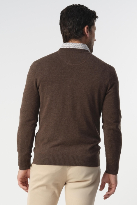 Campbell bruine heren trui | Model achteraanzicht