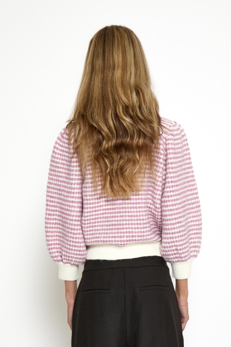 Peppercorn roze dames trui | Model achteraanzicht