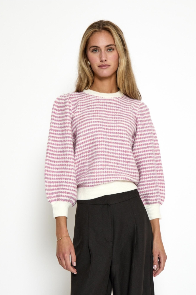 Peppercorn roze dames trui | Model vooraanzicht