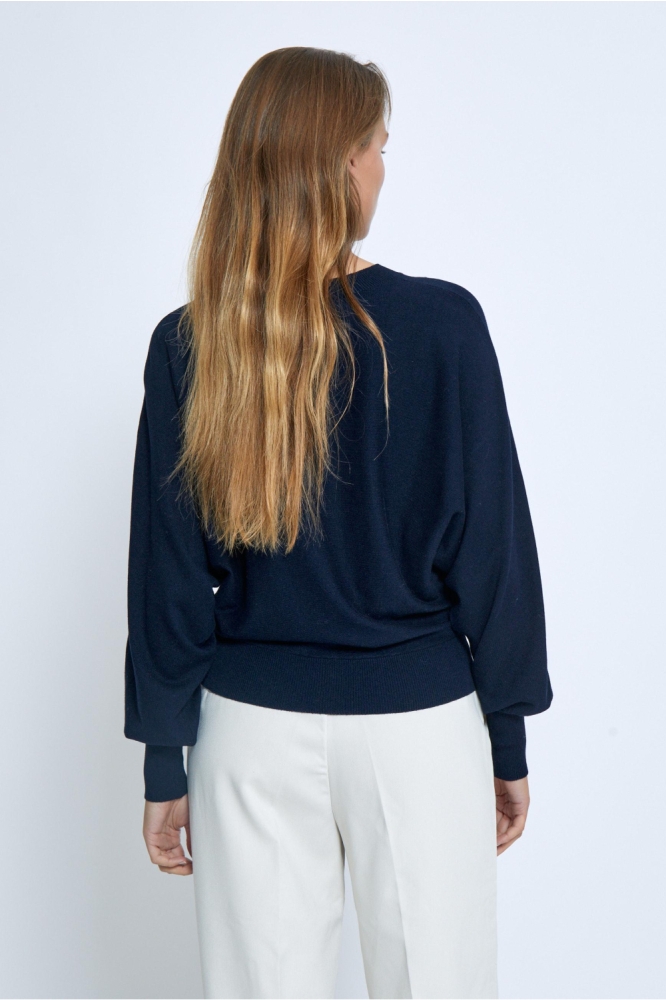 Minus blauwe dames trui | Model achteraanzicht