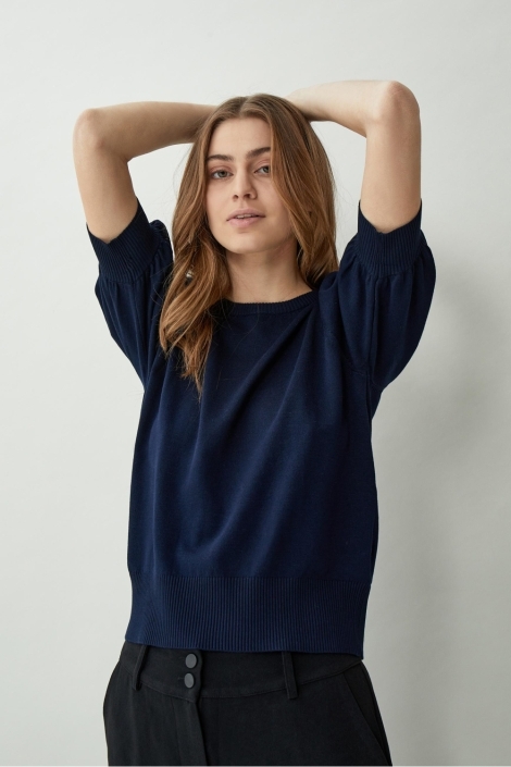 Minus blauwe dames trui | Model vooraanzicht