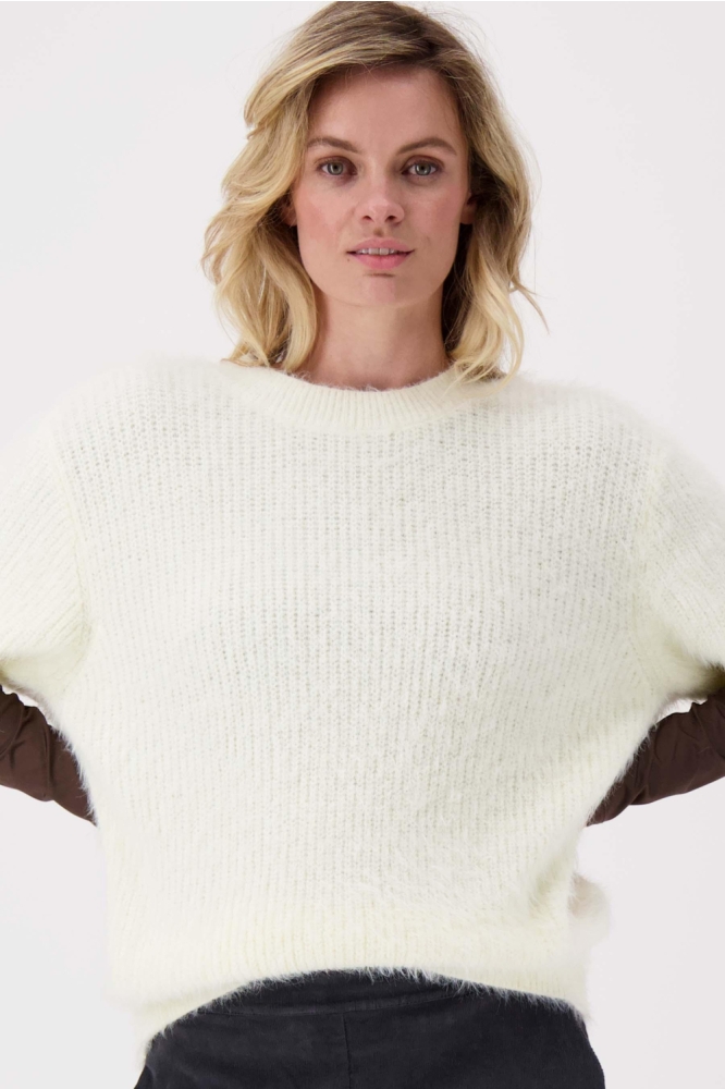 Zusss beige dames trui | Model vooraanzicht