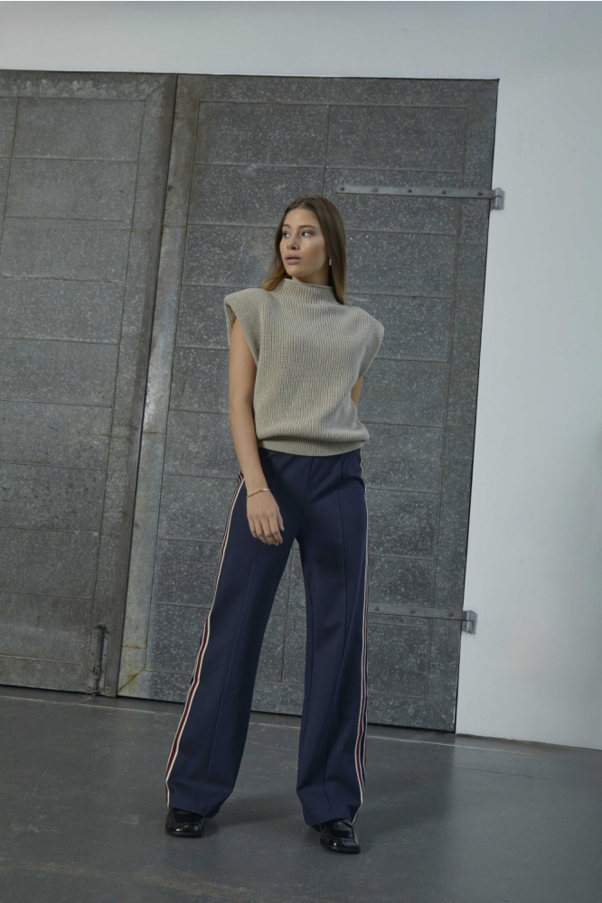 Minus beige dames trui | Sfeerbeeld, In situatie