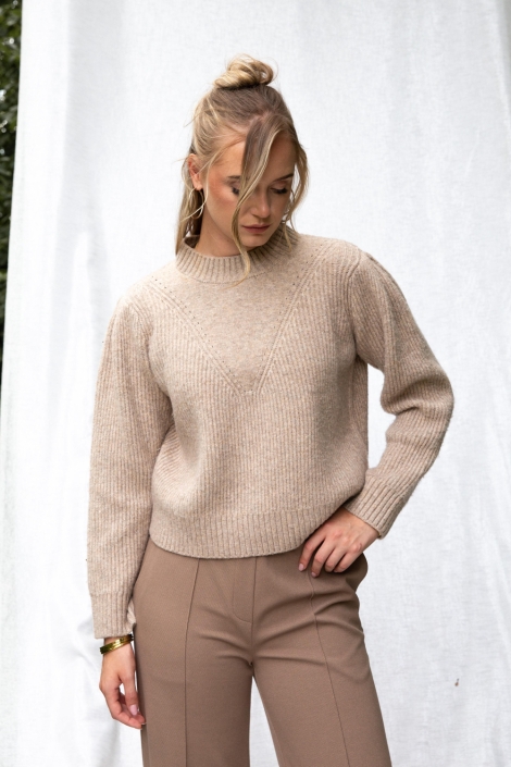 I-coni-K beige dames trui | Model vooraanzicht