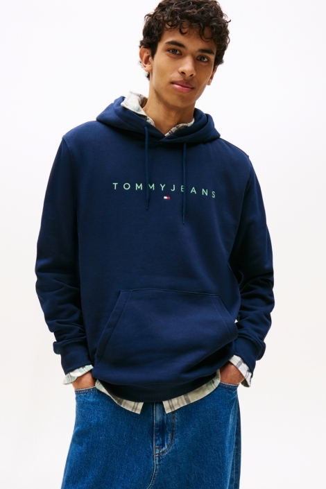 Tommy Jeans blauwe heren sweater | Model vooraanzicht