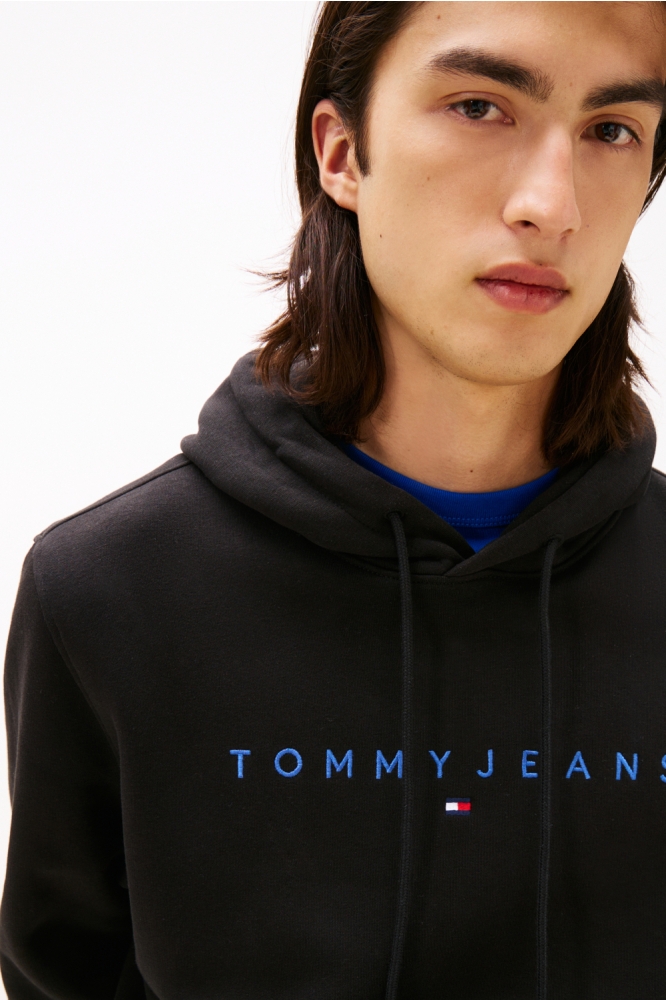 Tommy Jeans zwarte heren sweater | Close up