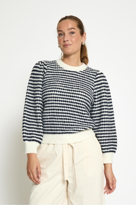 Peppercorn blauwe dames trui | Model vooraanzicht