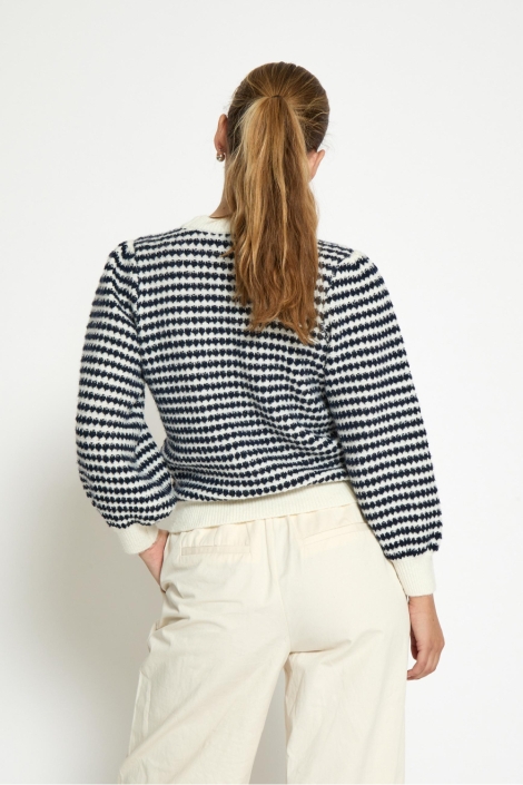 Peppercorn blauwe dames trui | Model achteraanzicht