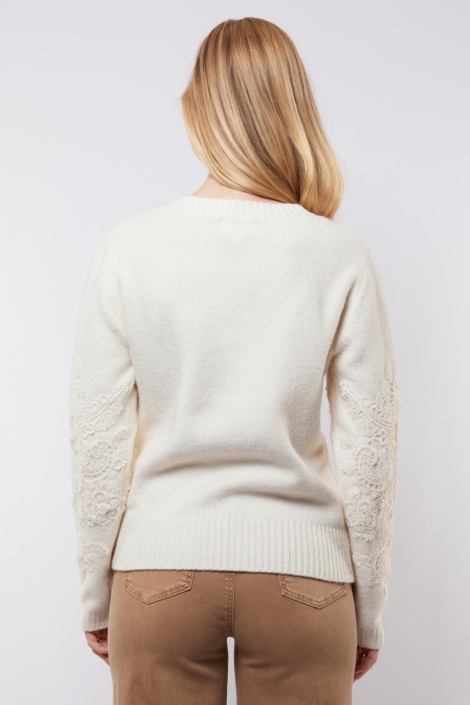 C&S The Label ecru dames trui | Model achteraanzicht
