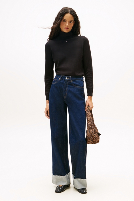 Tommy Jeans zwarte dames trui | Model