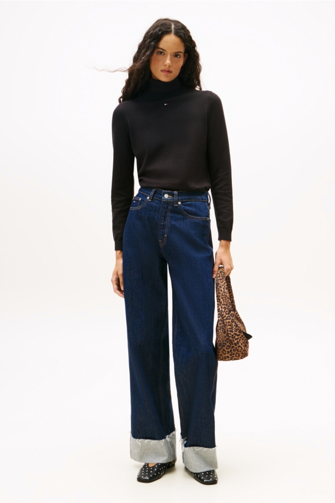 Tommy Jeans zwarte dames trui | Model