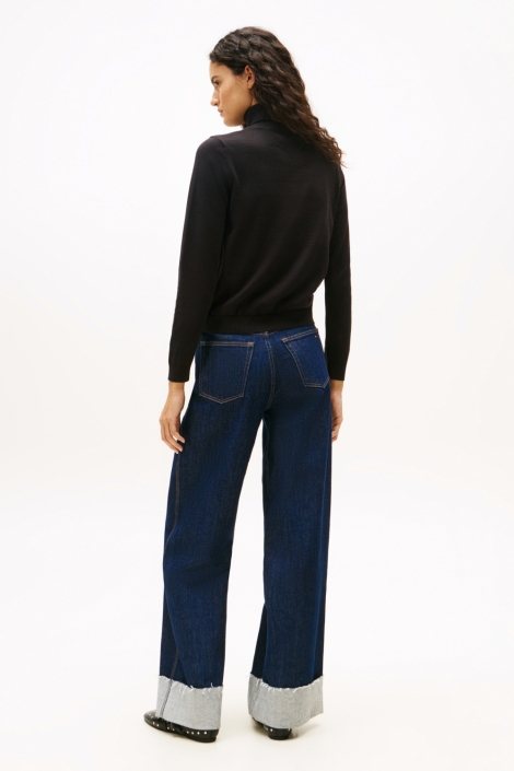 Tommy Jeans zwarte dames trui | Model achteraanzicht