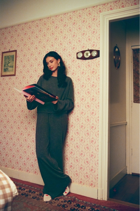 Fluresk grijze dames trui | Sfeerbeeld, In situatie