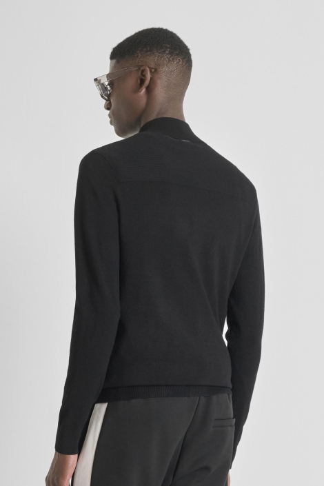 Antony Morato zwarte heren trui | Model achteraanzicht