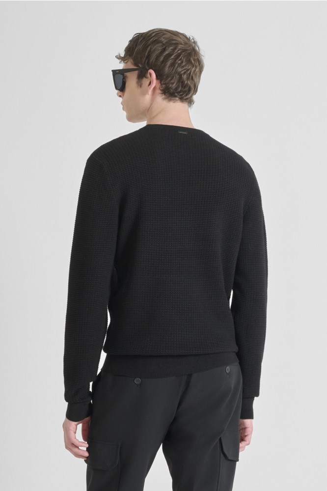 Antony Morato zwarte heren trui | Model achteraanzicht