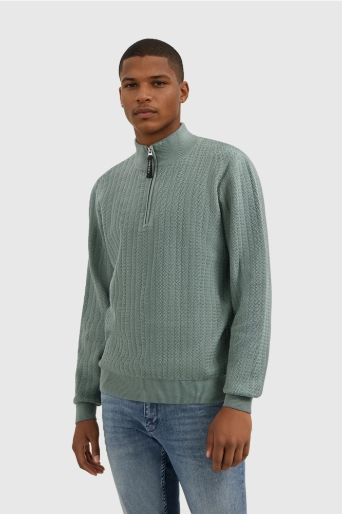 Pure Path groene heren trui | Model vooraanzicht