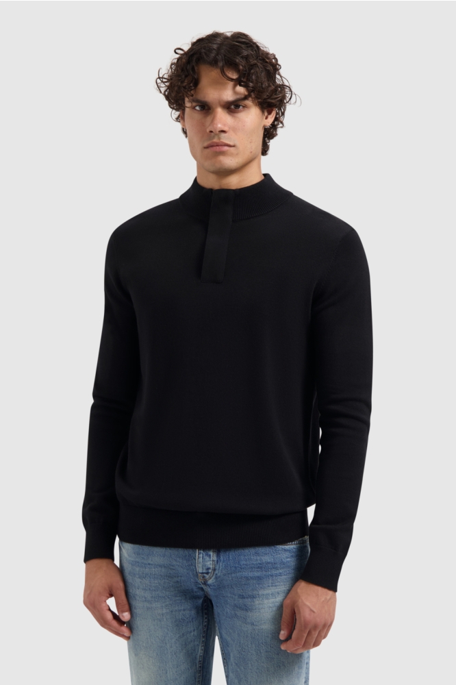 Pure Path zwarte heren trui | Model vooraanzicht