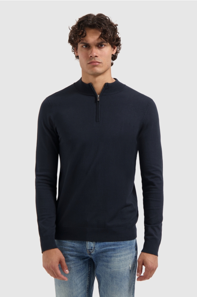 Pure Path blauwe heren trui | Model vooraanzicht