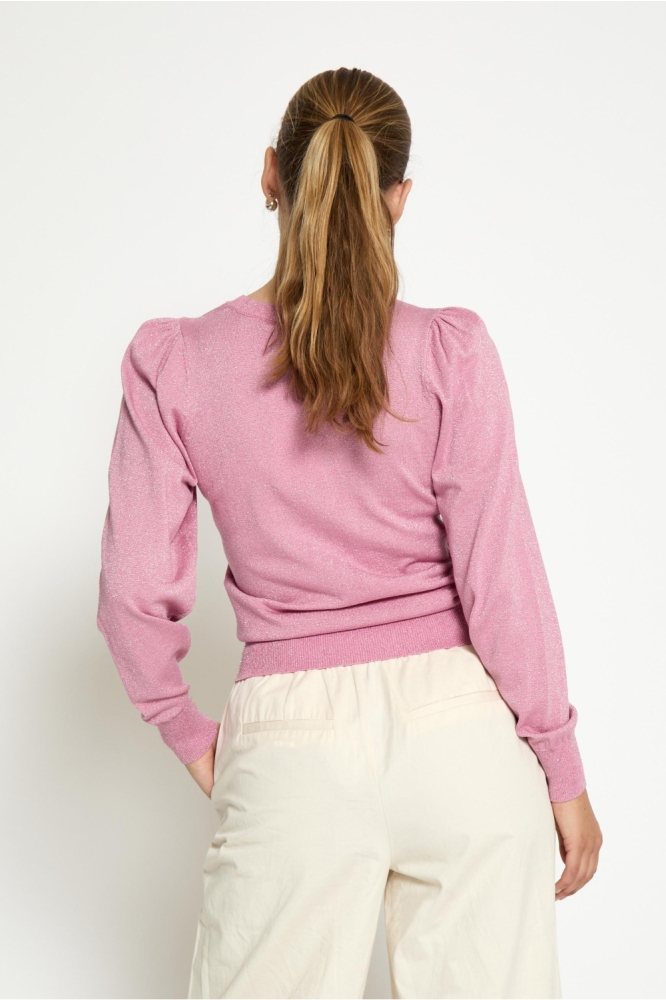 Peppercorn roze dames trui | Model achteraanzicht