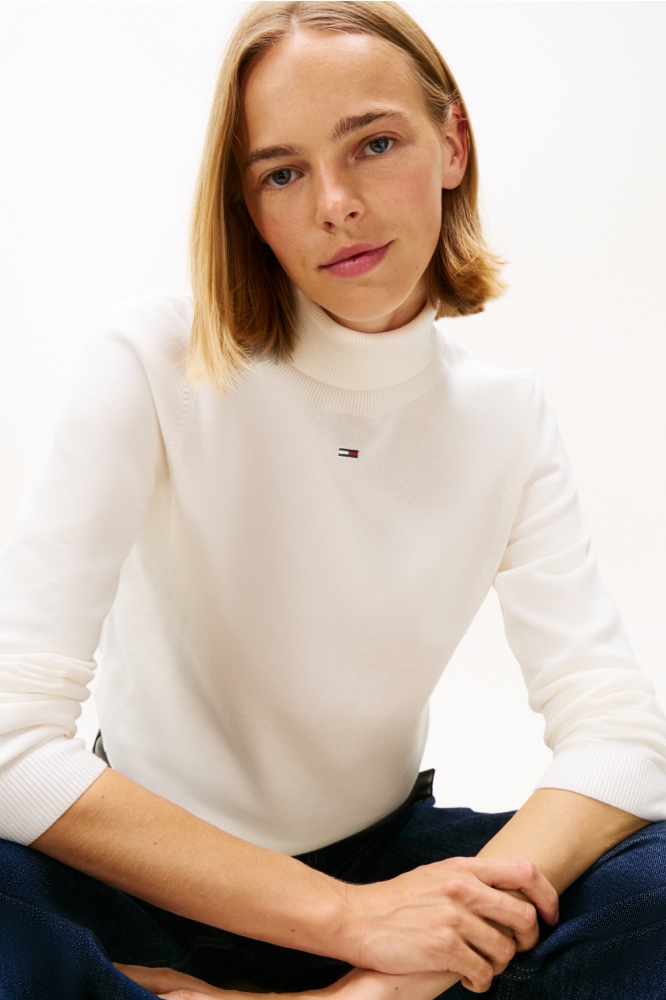 Tommy Jeans witte dames trui | Model vooraanzicht