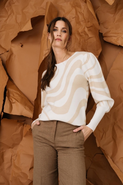 Maicazz ecru dames trui | Model vooraanzicht