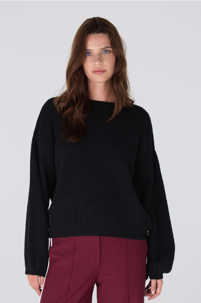 Juffrouw Jansen zwarte dames trui | Model vooraanzicht