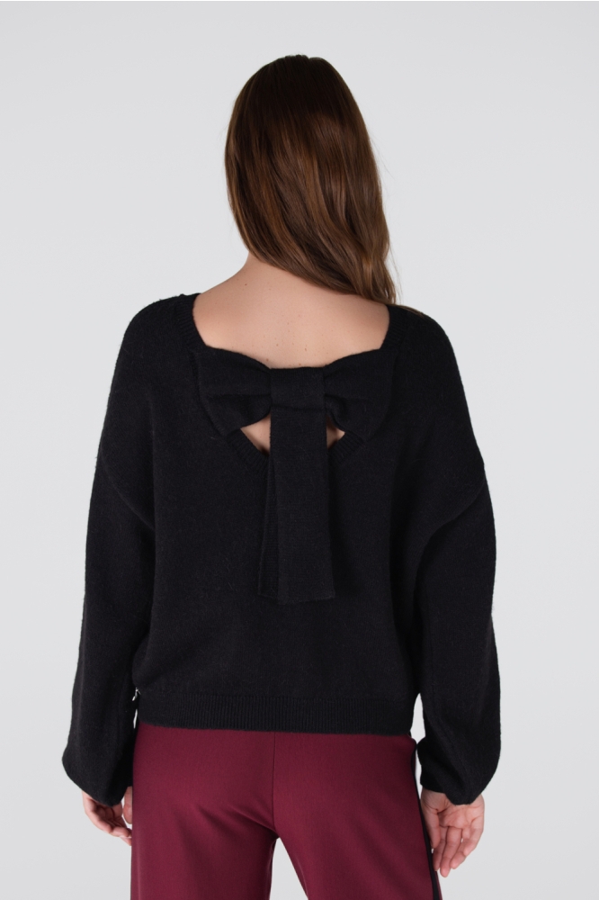 Juffrouw Jansen zwarte dames trui | Model achteraanzicht