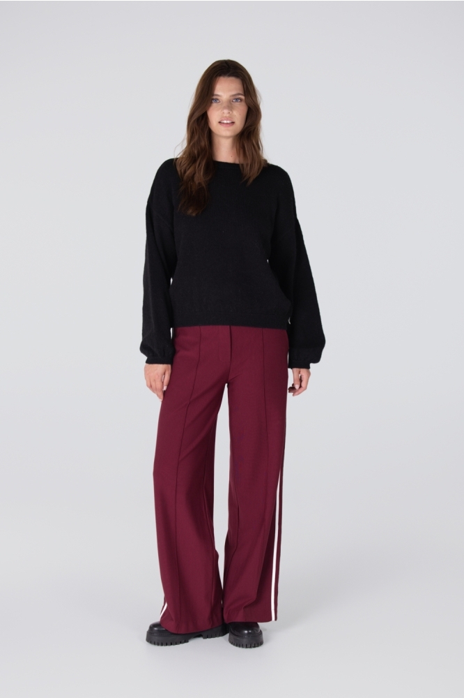 Juffrouw Jansen zwarte dames trui | Model vooraanzicht