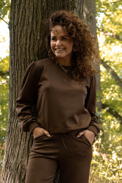 FOS Amsterdam bruine dames sweater | Sfeerbeeld, In situatie