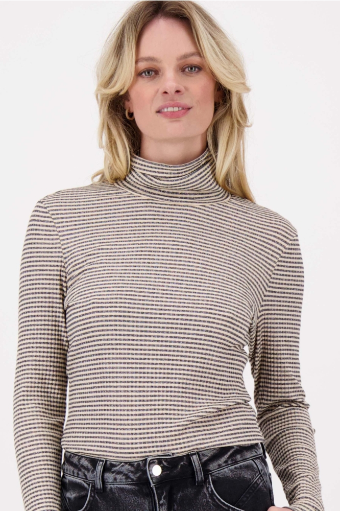 Zusss beige dames t-shirt | Model vooraanzicht