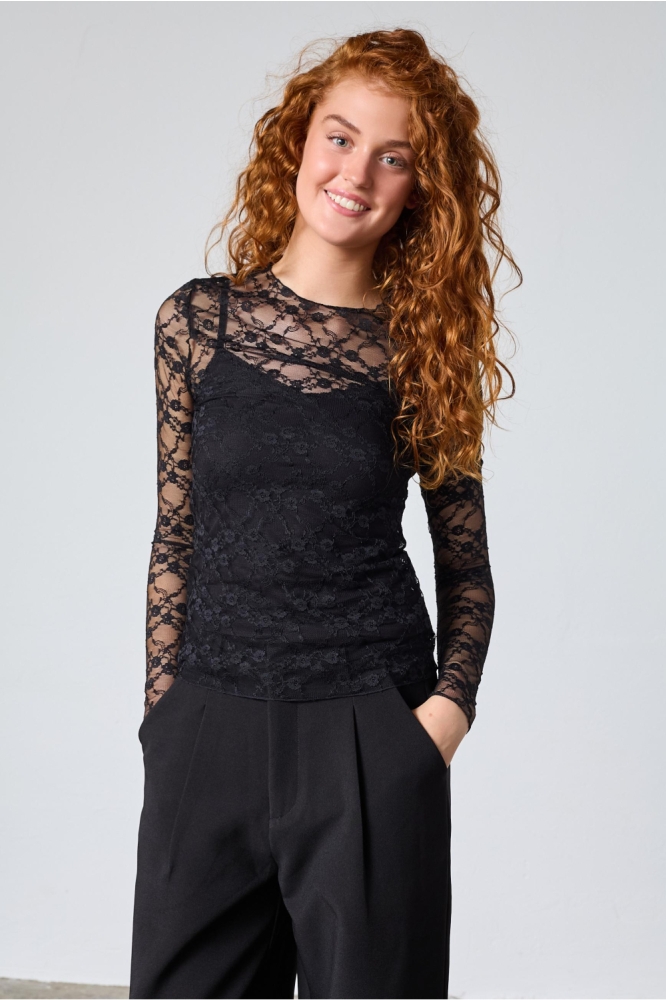 SisterS point zwarte dames t-shirt | Model vooraanzicht