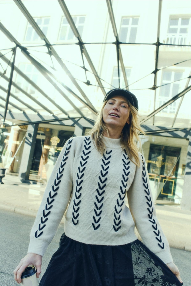 Freequent beige dames trui | Sfeerbeeld, In situatie