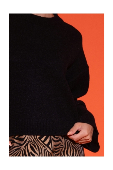 Studio Amaya zwarte dames trui | Close up