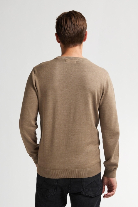 Petrol Industries camel heren trui | Model achteraanzicht